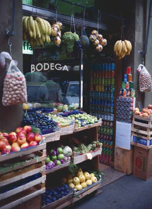 Image of a spanish market with fruit