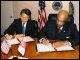 Secretary Paige and Singapore's Minister of Education Teo Chee Hean sign a Memorandum of Understanding between Singapore and the United States.